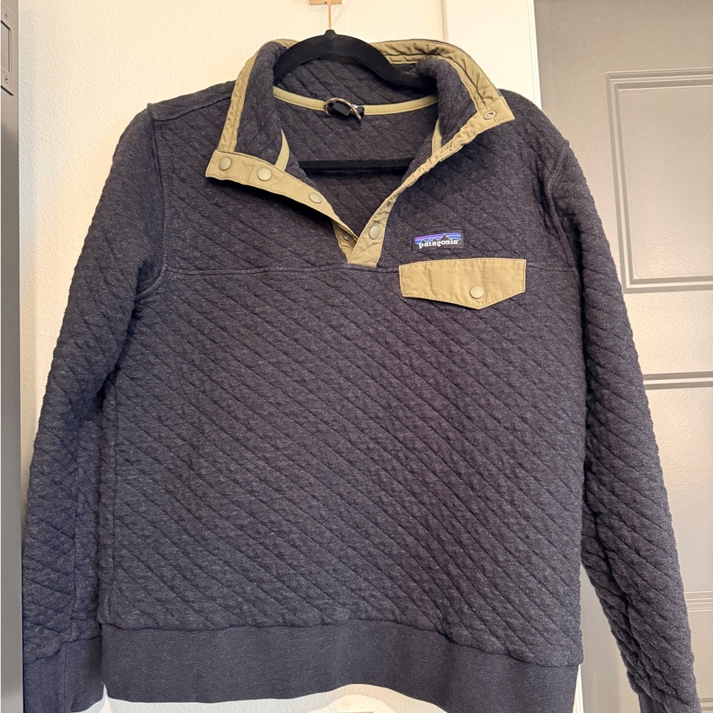 Patagonia Quilted Black Pullover with Tan Trim